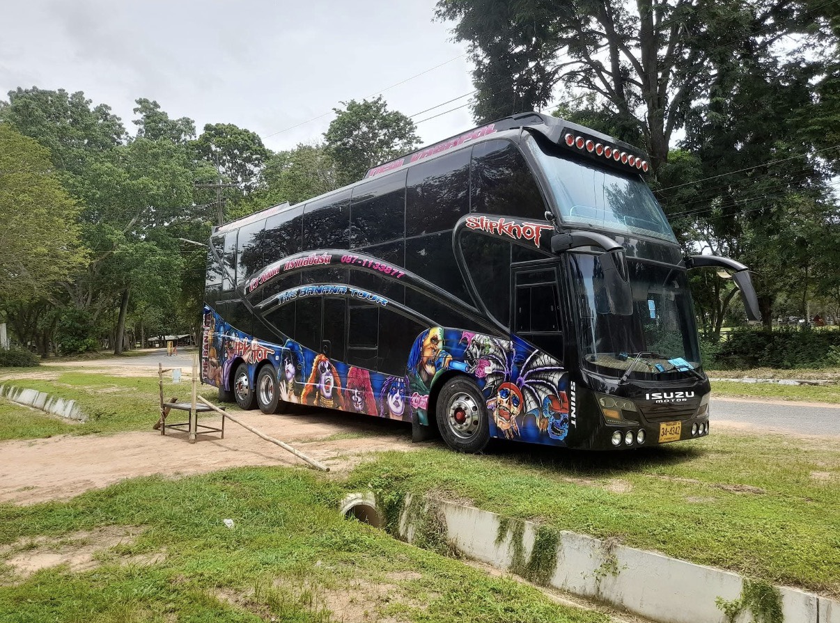 รถ VIP 2 ชั้น ให้บริการโดย New Vasapol Transport